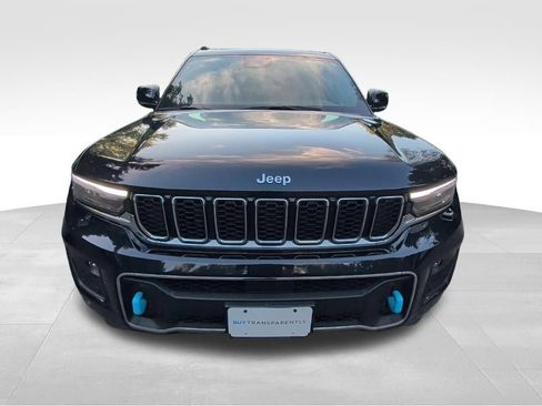 Used 2023 Jeep Grand Cherokee Overland w/ Luxury Tech Group IV AWD/4WD image 8