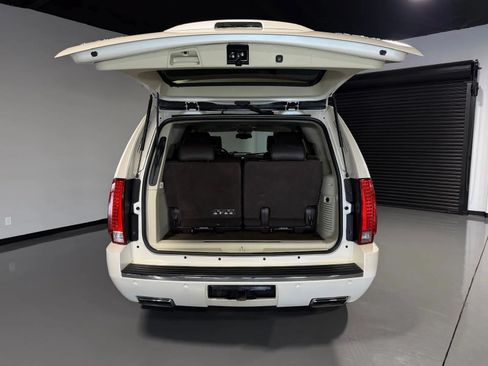 Used 2014 Cadillac Escalade Platinum AWD/4WD image 13