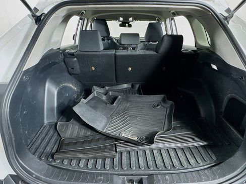 Certified 2022 Toyota RAV4 LE AWD/4WD image 18