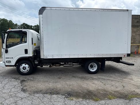 Used 2024 Isuzu NPR RWD image 4
