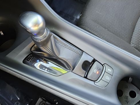 Used 2019 Toyota C-HR LE image 32