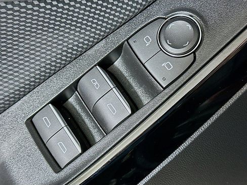 Used 2025 Chevrolet Equinox RS w/ Safety and Technology Package AWD/4WD image 18