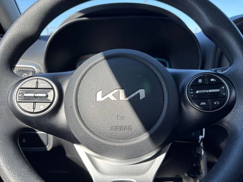 Used 2025 Kia Soul LX w/ LX Technology Package FWD image 25