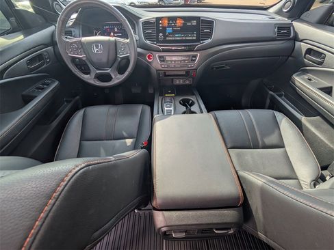 Certified 2025 Honda Passport TrailSport image 24