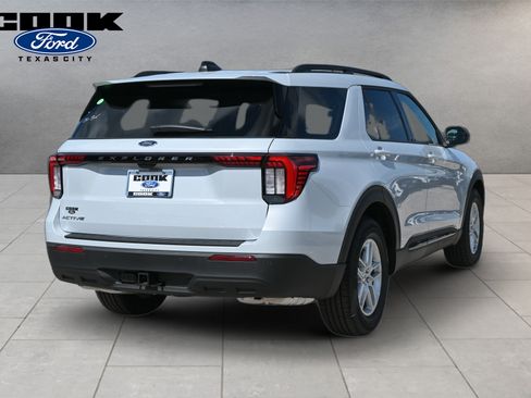 New 2026 Ford Explorer Active RWD image 3
