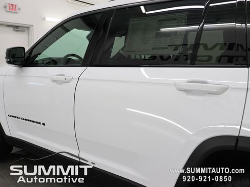 New 2026 Jeep Grand Cherokee L Laredo Altitude image 31