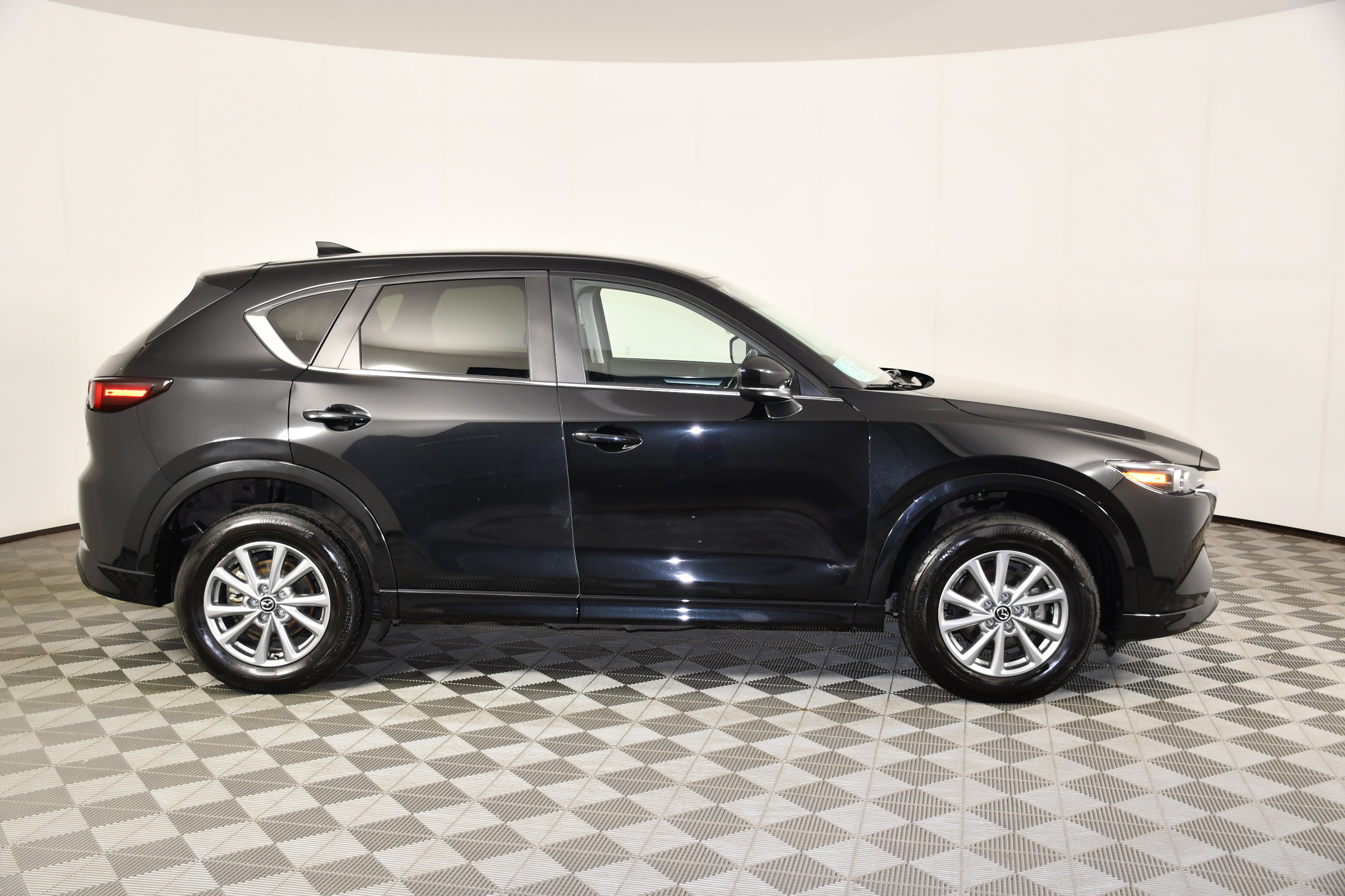 Used 2024 MAZDA CX-5 AWD 2.5 S w/ Select Package image 4