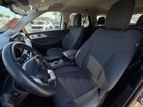 Used 2025 Ford Explorer Active image 10