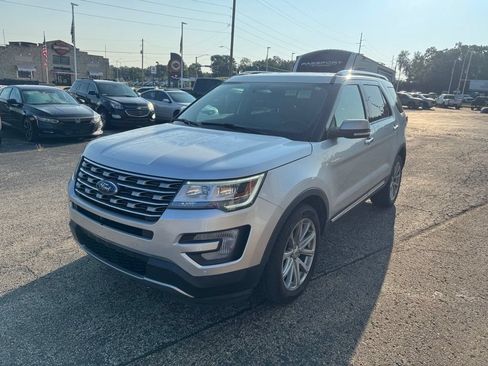 Used 2017 Ford Explorer Limited AWD/4WD image 3