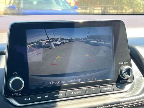 Used 2023 Nissan Rogue SV image 56