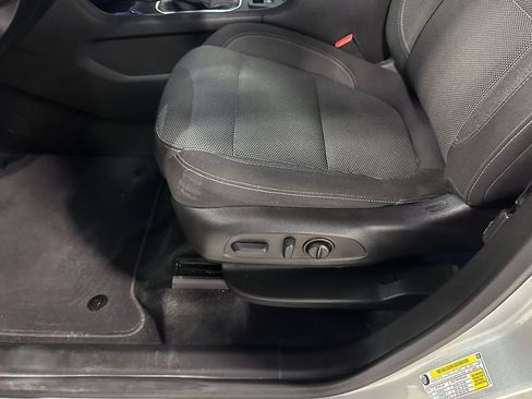 Used 2022 Chevrolet Traverse LT FWD image 23