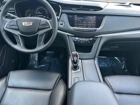 Used 2018 Cadillac XT5 Luxury w/ Driver Awareness Package FWD image 10