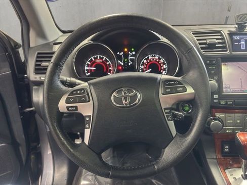 Used 2012 Toyota Highlander Limited w/ Tow Pkg AWD/4WD image 19