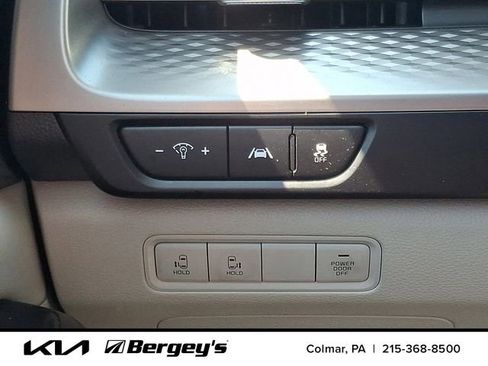 Used 2022 Kia Carnival LX FWD image 25
