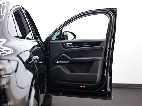 Used 2023 Porsche Cayenne Turbo image 16