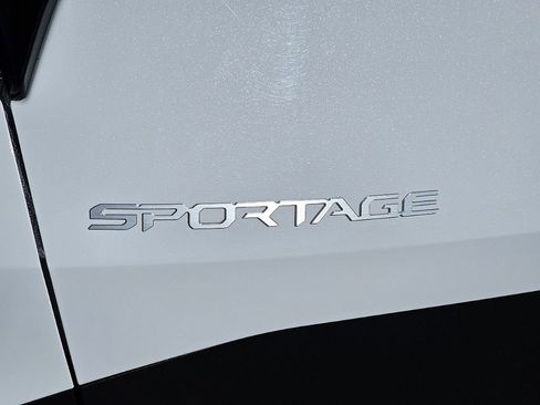 Used 2025 Kia Sportage EX image 14