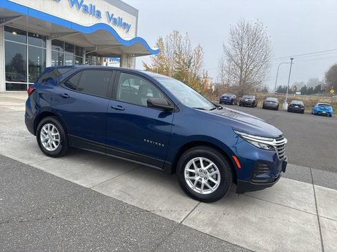 Used 2022 Chevrolet Equinox LS w/ LS Convenience Package image 2