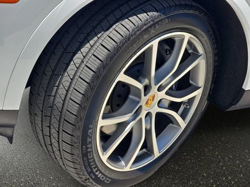 Used 2024 Porsche Cayenne AWD/4WD image 36