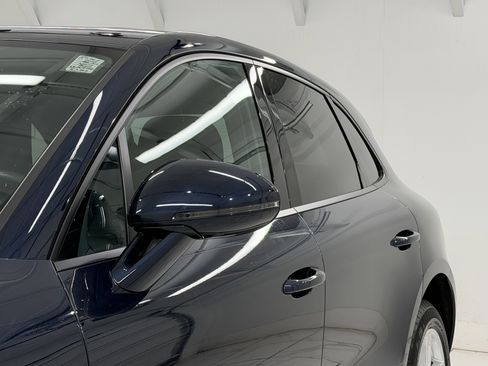 Certified 2022 Porsche Macan image 19