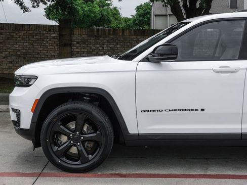 Used 2022 Jeep Grand Cherokee L Limited w/ Black Appearance Package RWD image 21