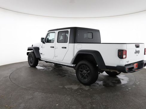 Used 2025 Jeep Gladiator Sport AWD/4WD image 9