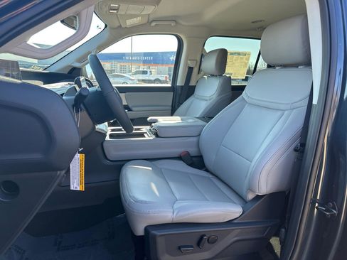 New 2026 Ford Expedition Active image 3