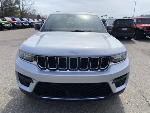 Certified 2025 Jeep Grand Cherokee Laredo X w/ Luxury Tech Group I AWD/4WD image 9