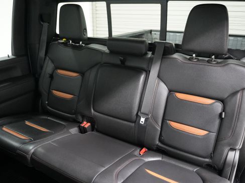 Used 2022 GMC Sierra 2500 AT4 w/ AT4 Premium Plus Package AWD/4WD image 17