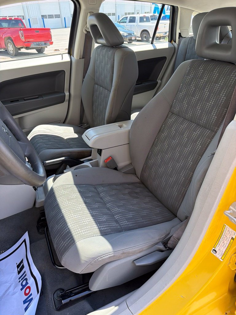 Used 2007 Dodge Caliber SXT FWD image 24