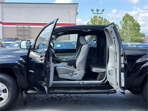 Used 2013 Toyota Tacoma PreRunner w/ SR5 Pkg RWD image 19