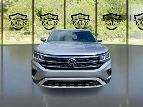 Used 2021 Volkswagen Atlas Cross Sport SE image 2