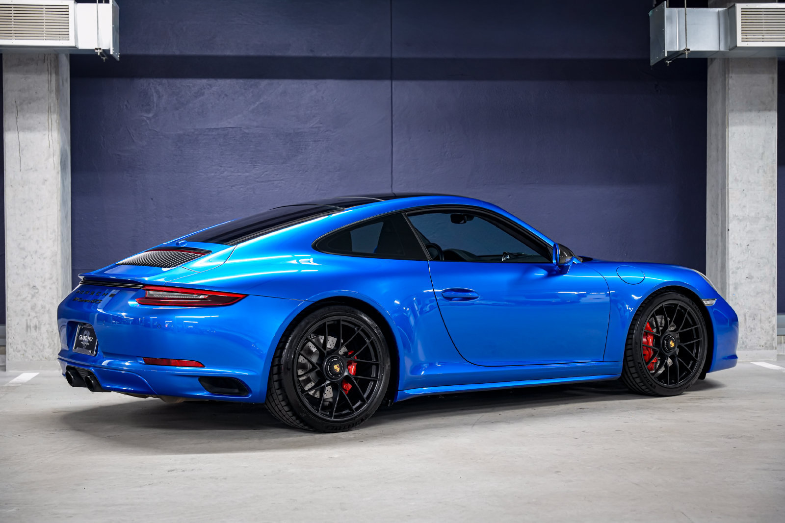 Used 2017 Porsche 911 Carrera GTS RWD image 3