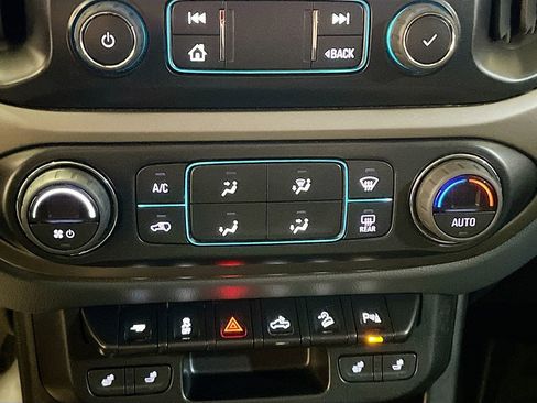 Used 2022 Chevrolet Colorado Z71 image 16