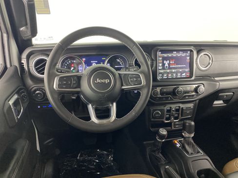 Used 2023 Jeep Wrangler Unlimited Sahara AWD/4WD image 18