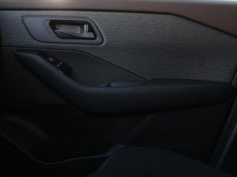 Used 2023 Nissan Rogue S image 26