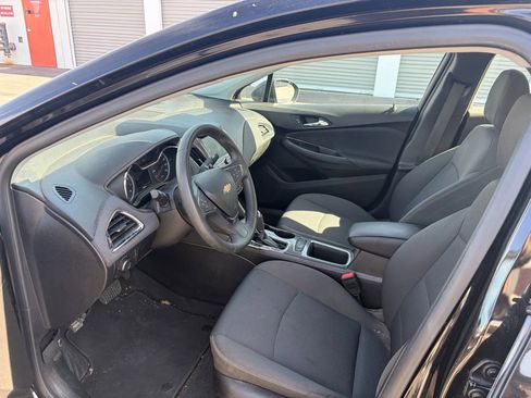 Used 2019 Chevrolet Cruze LT w/ LT Fleet Convenience Package image 10