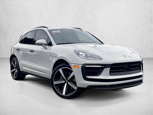 Used 2023 Porsche Macan image 12