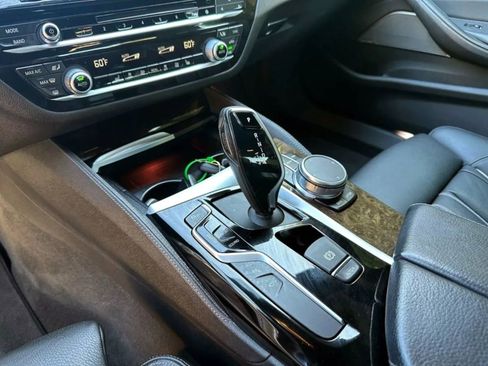 Used 2019 BMW M550i xDrive image 13