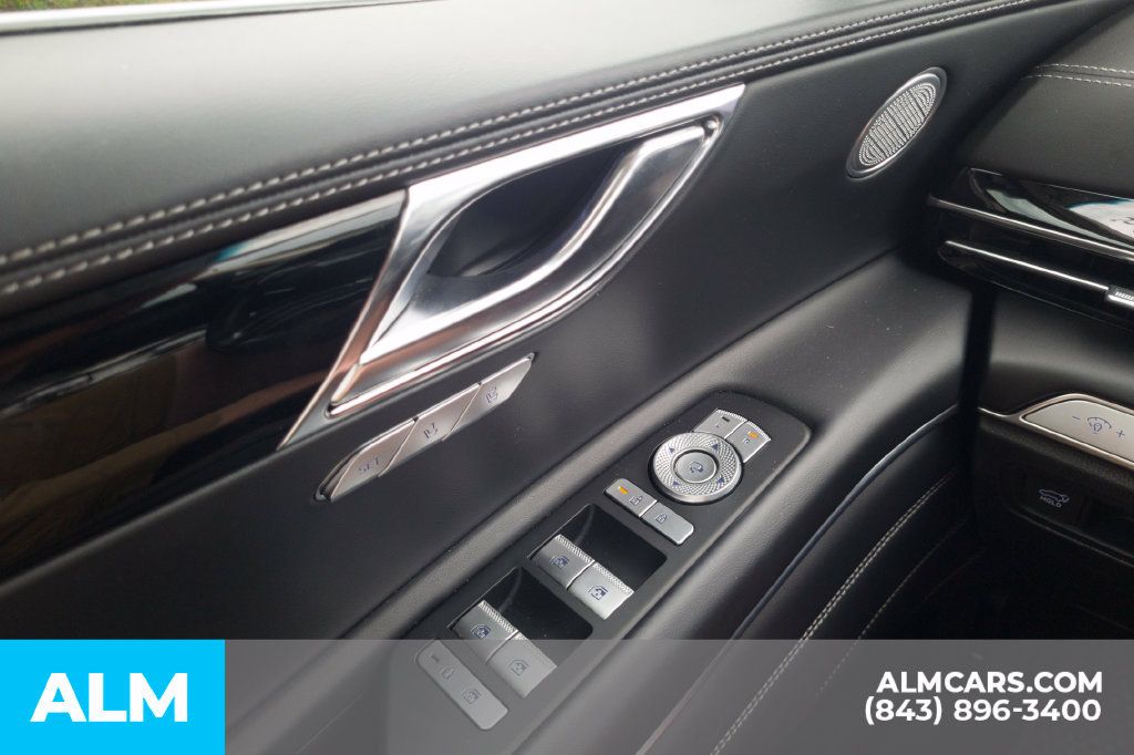 Used 2025 Genesis GV80 2.5T Standard AWD/4WD image 14