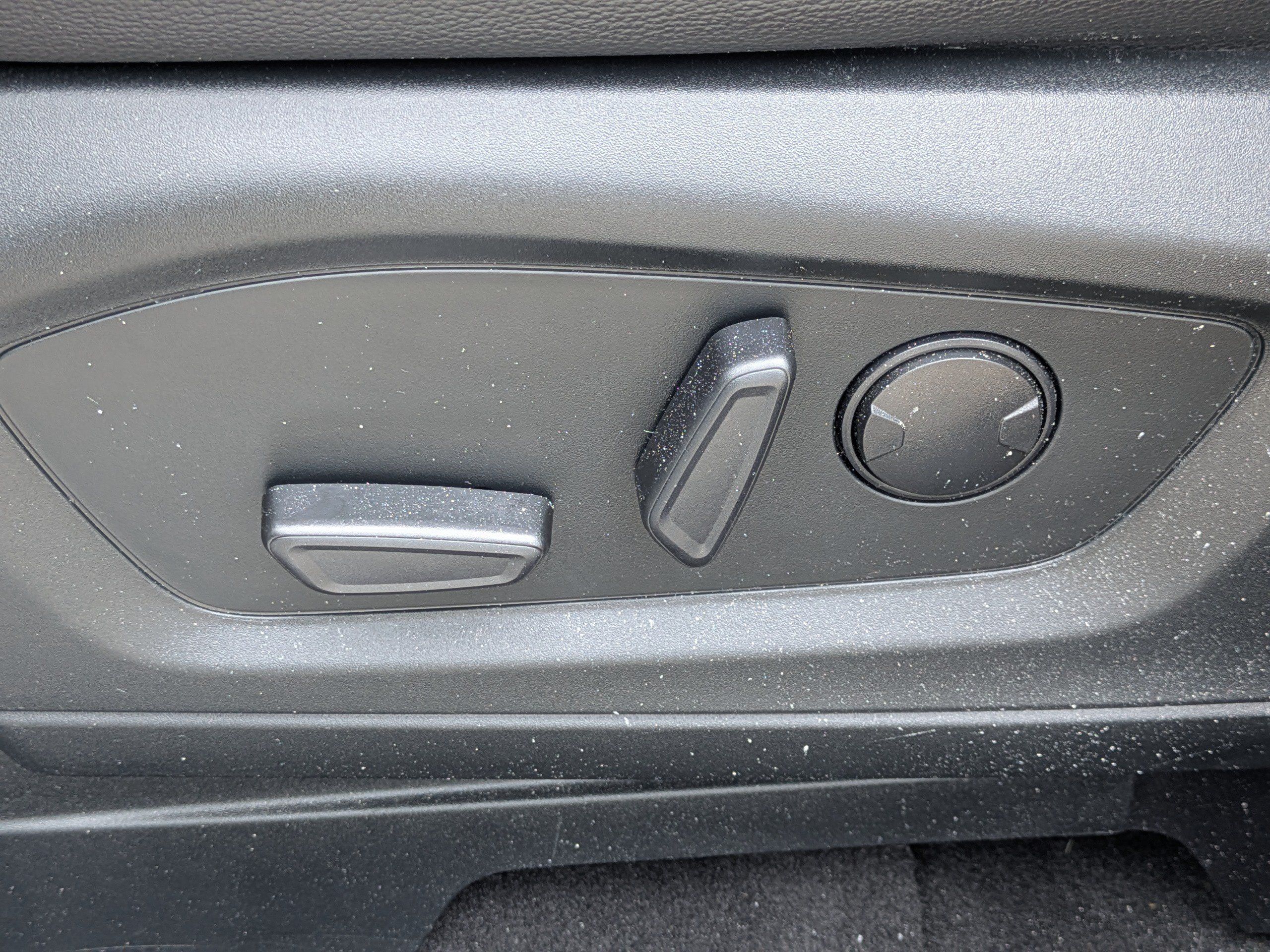 Used 2022 Ford Explorer Limited w/ Limited Technology Package RWD image 19