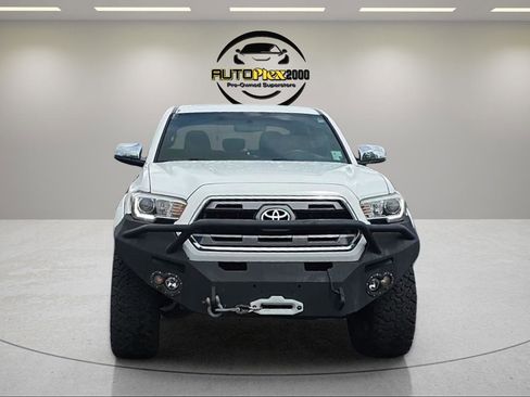 Used 2016 Toyota Tacoma Limited w/ Towing Package AWD/4WD image 2