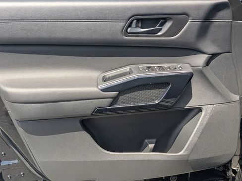 Certified 2025 Nissan Pathfinder SV w/ SV Premium Package FWD image 10