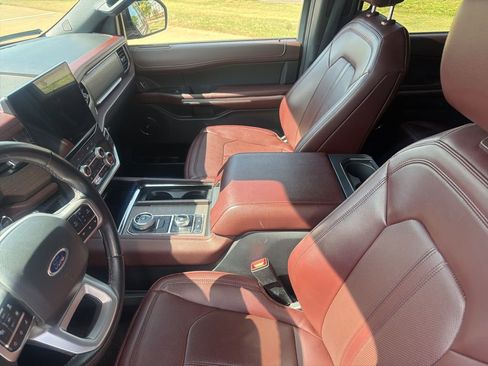 Used 2024 Ford Expedition Limited image 8