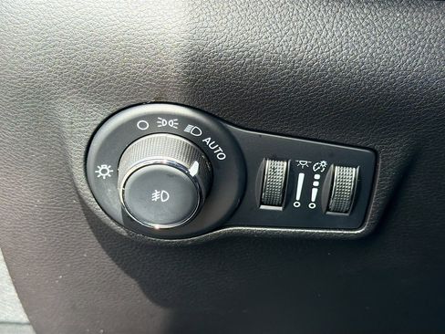 Used 2023 Jeep Compass Latitude AWD/4WD image 32