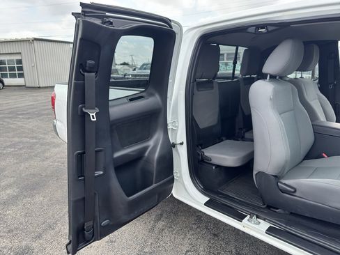 Used 2019 Toyota Tacoma SR5 AWD/4WD image 16