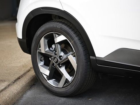 Certified 2025 Hyundai Venue SEL FWD image 6