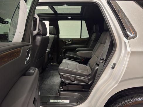 Used 2024 Chevrolet Tahoe High Country AWD/4WD image 13
