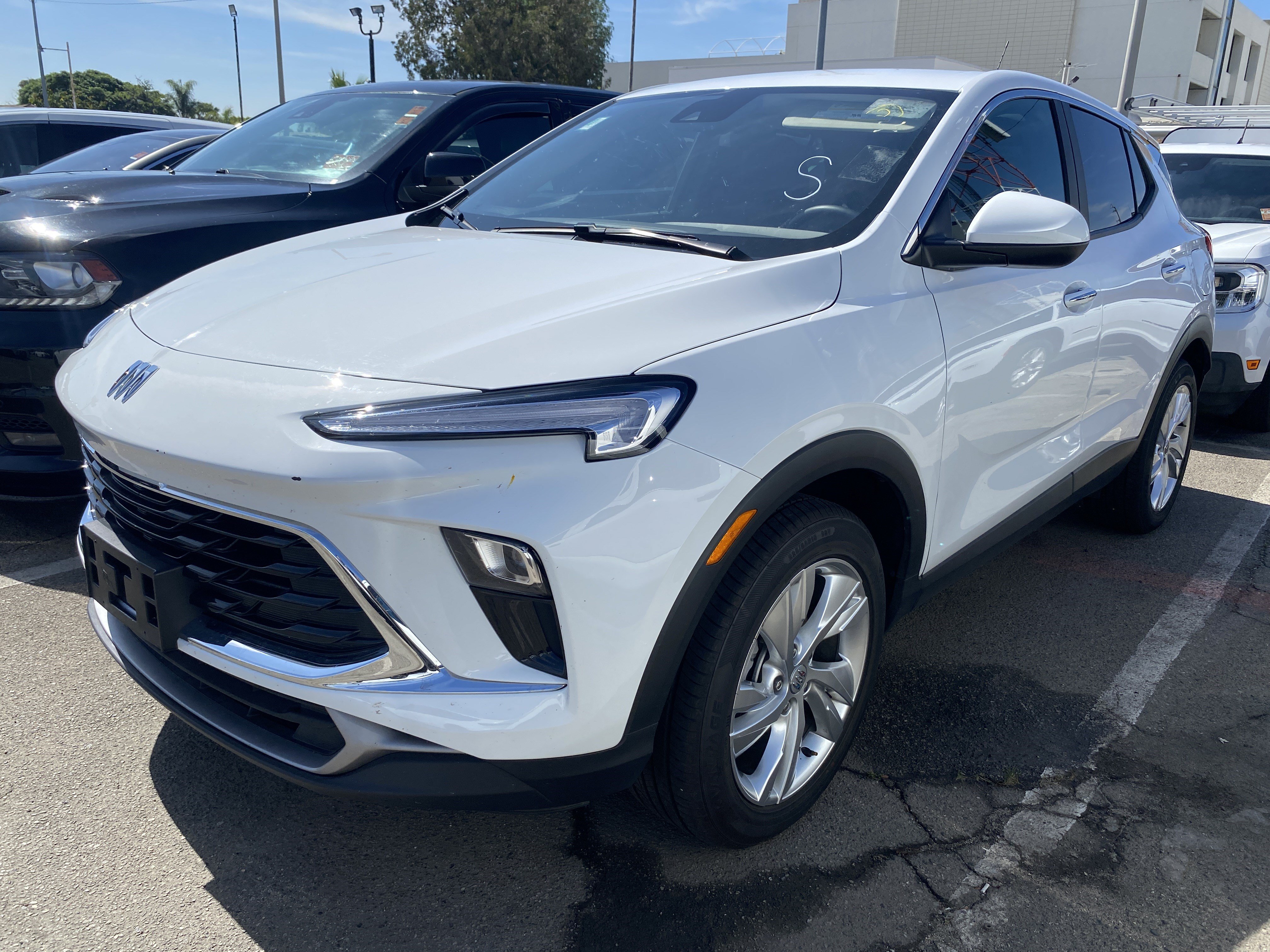 Used 2025 Buick Encore GX Preferred FWD image 2