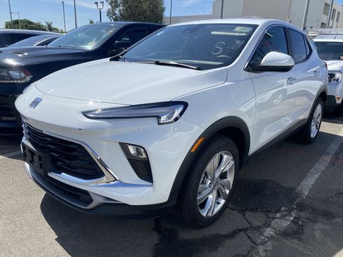 Used 2025 Buick Encore GX Preferred image 2