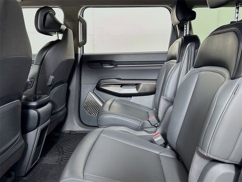 Used 2024 Kia EV9 Light Long Range image 12